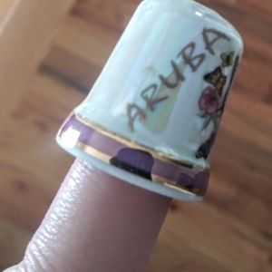 Vintage ARUBA pearl porcelain souvenier thimble